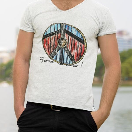 Liberté Chérie™ | <b>T-Shirt Féministe Col V Femme Au Bouclier</b>